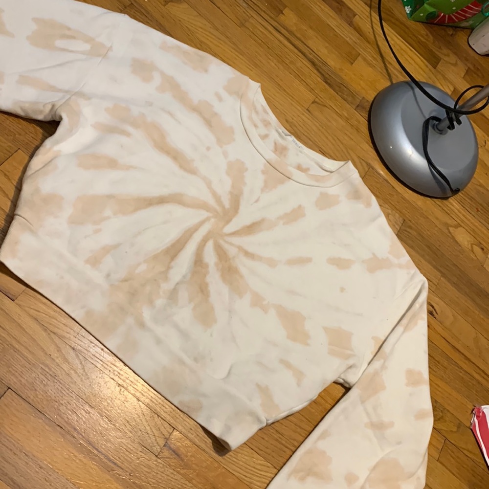 Cropped tie dye sweatshirt